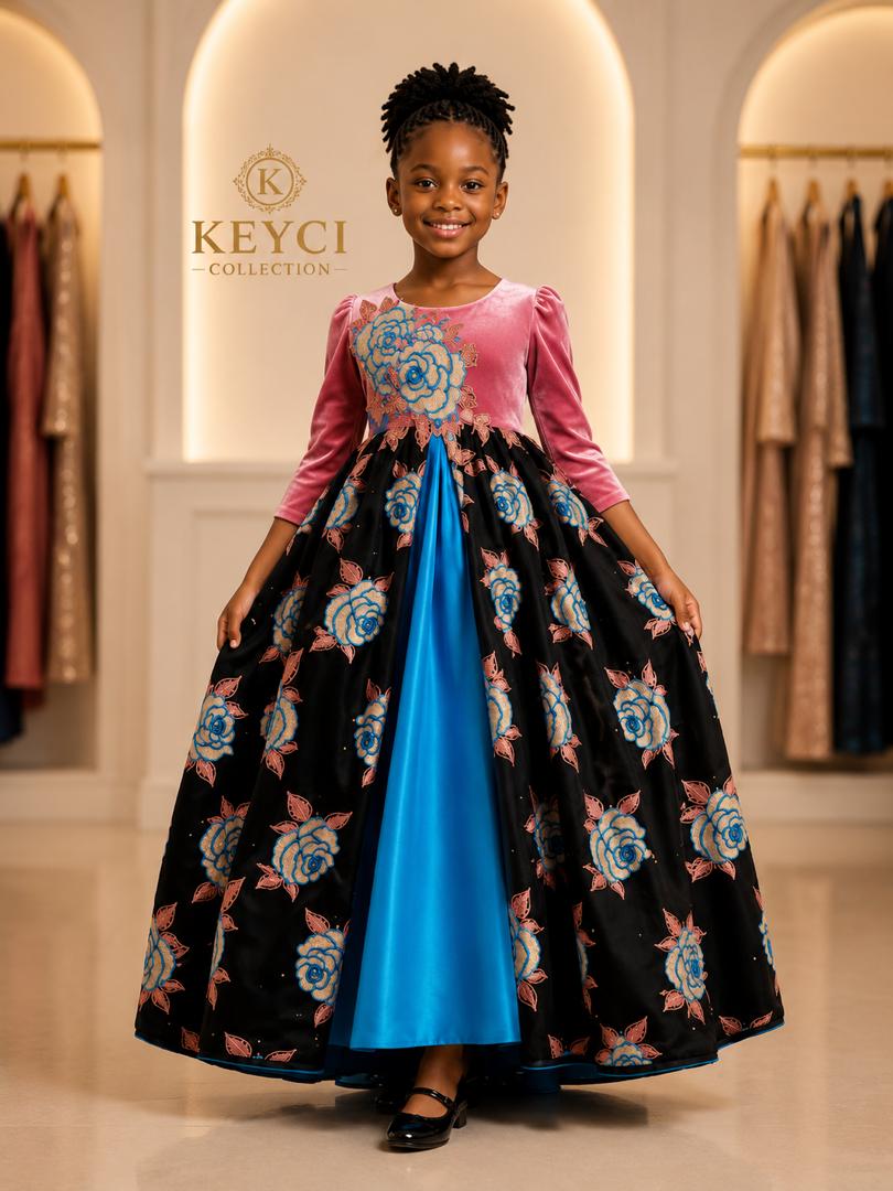 Robe enfant rose et noir à motifs floraux bleus