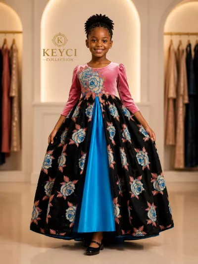 Robe enfant rose et noir à motifs floraux bleus