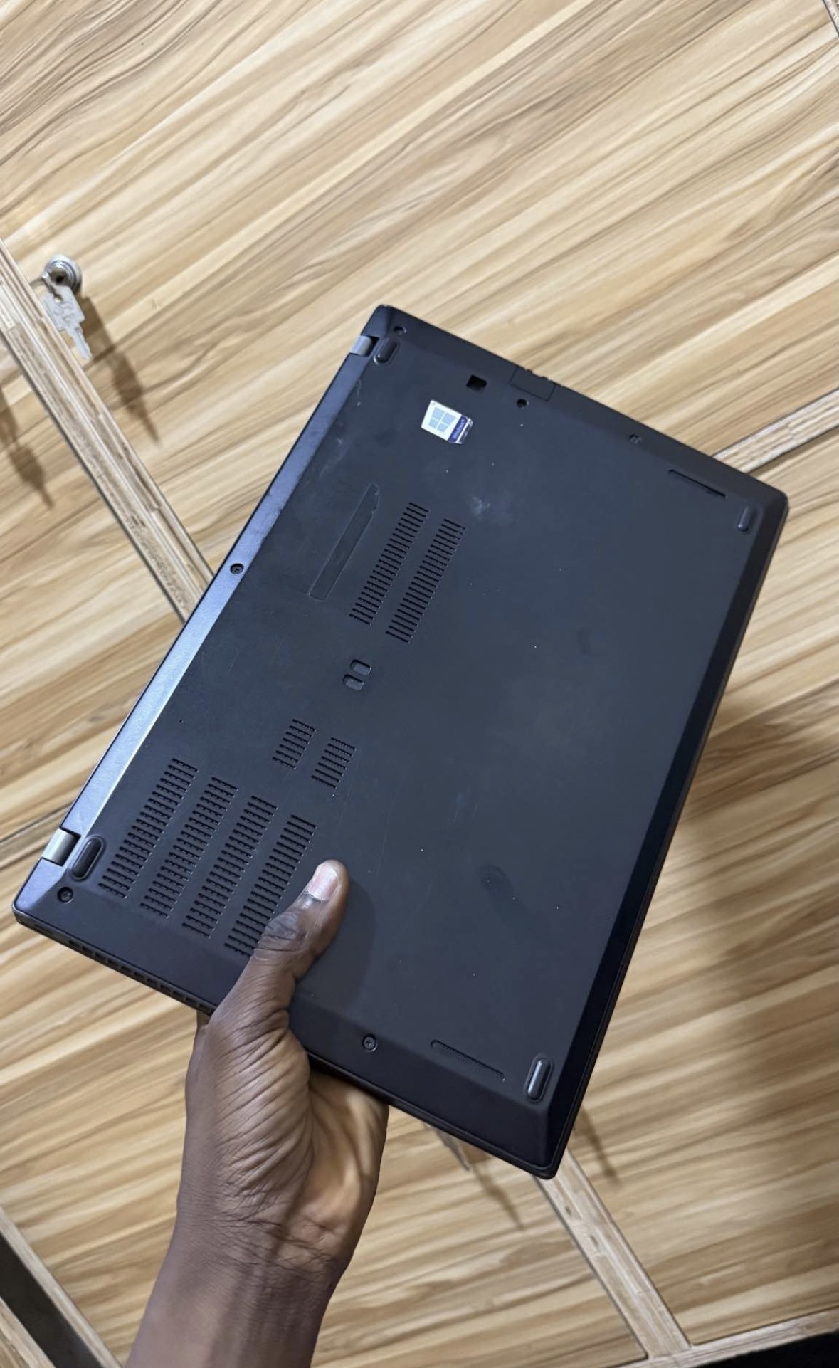 Lenovo T490s